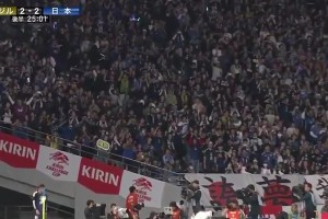 去年日本让二追三反超巴西！上田绮世角球机会头球破门！