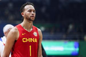 杨毅透露：李凯尔归化系高层特批，他人虽好但进度太慢难以推动团队