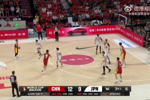 心领神会~杨瀚森篮下王俊杰助攻完成单臂暴扣！