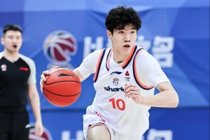 直播吧：上海男篮与偰李永炜续签三年B类合同