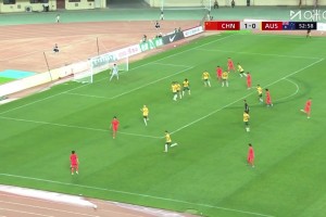 高空轰炸！徐正鹏助攻赵松源头球破门，U17国足2-0领先