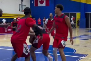 加拿大国家队队内训练备战FIBA