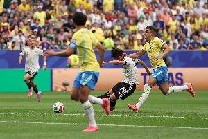 日本1-0领先巴西！佐野海舟完成一条龙低射得分，达尼洛传球被截